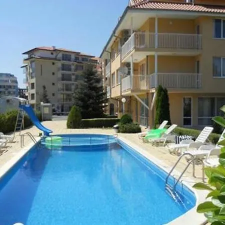 Appartement 2-bedroom, 1- Living With Folding Divan, With Swimming Pool And Terrace